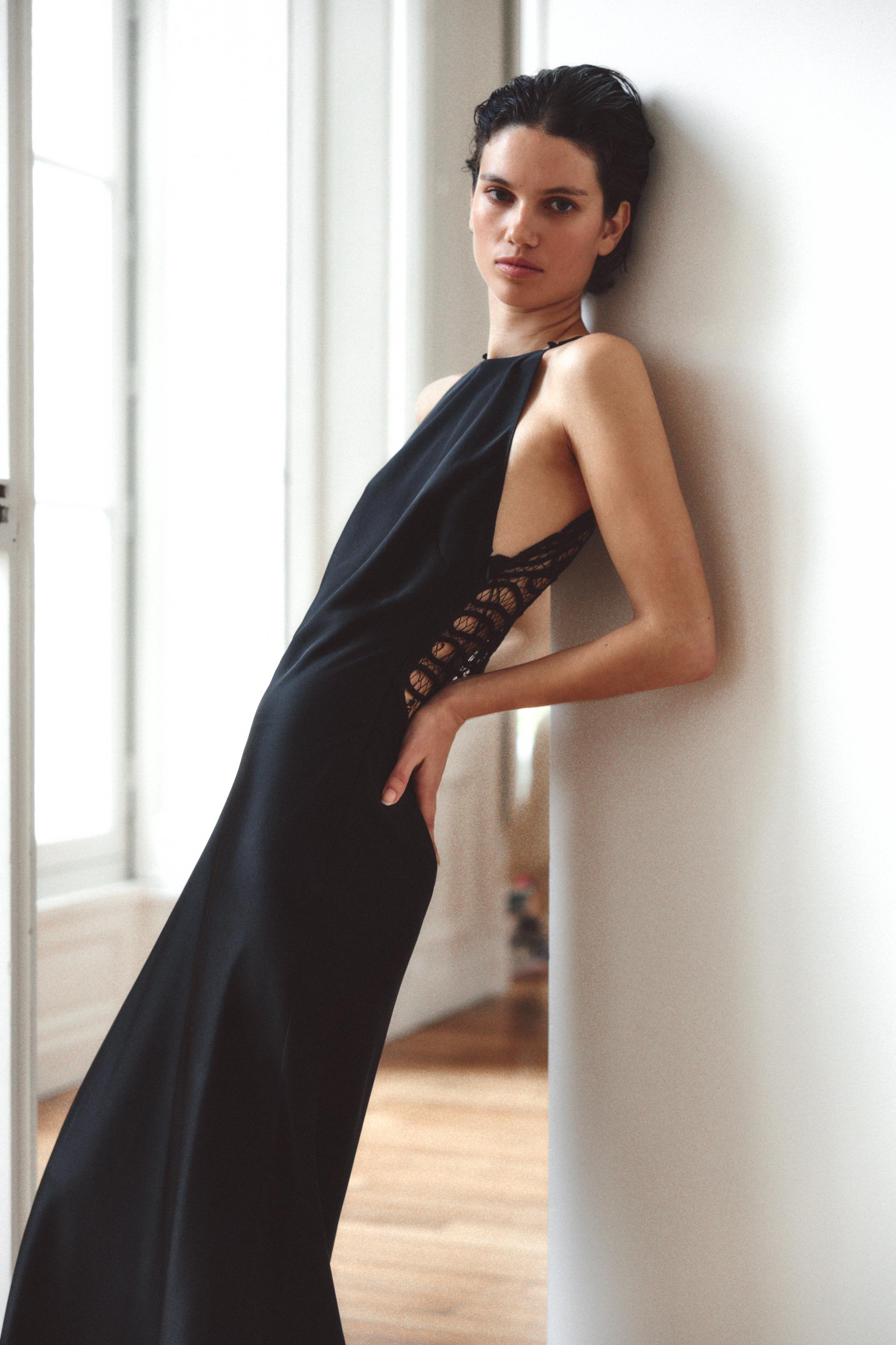 ROBE HALTER SATINÉE DOS BRODÉ